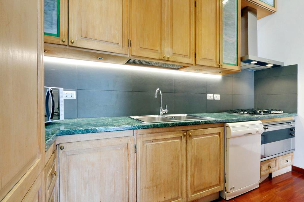 Monti Colors Apartment Рим Екстериор снимка