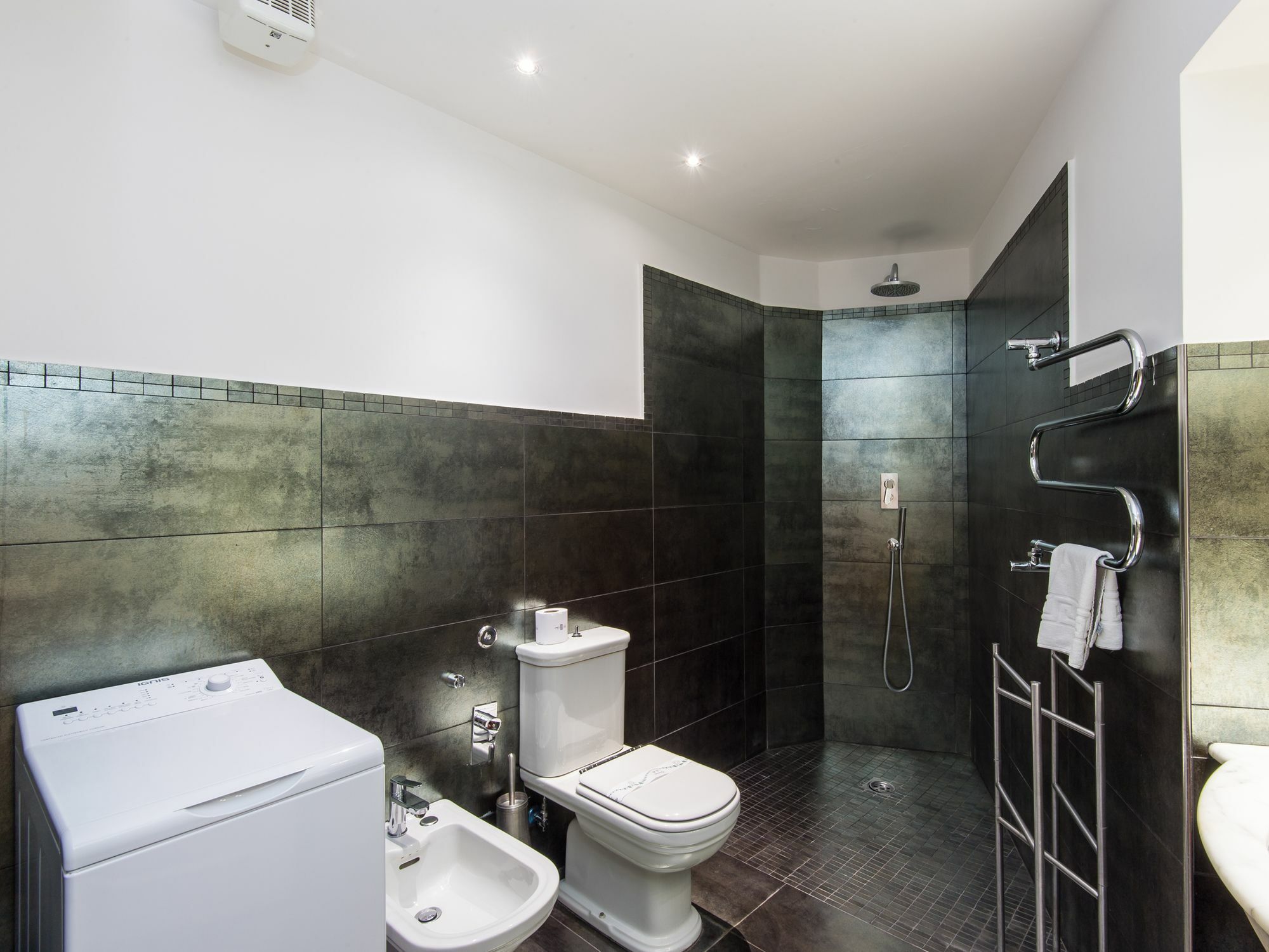 Monti Colors Apartment Рим Екстериор снимка