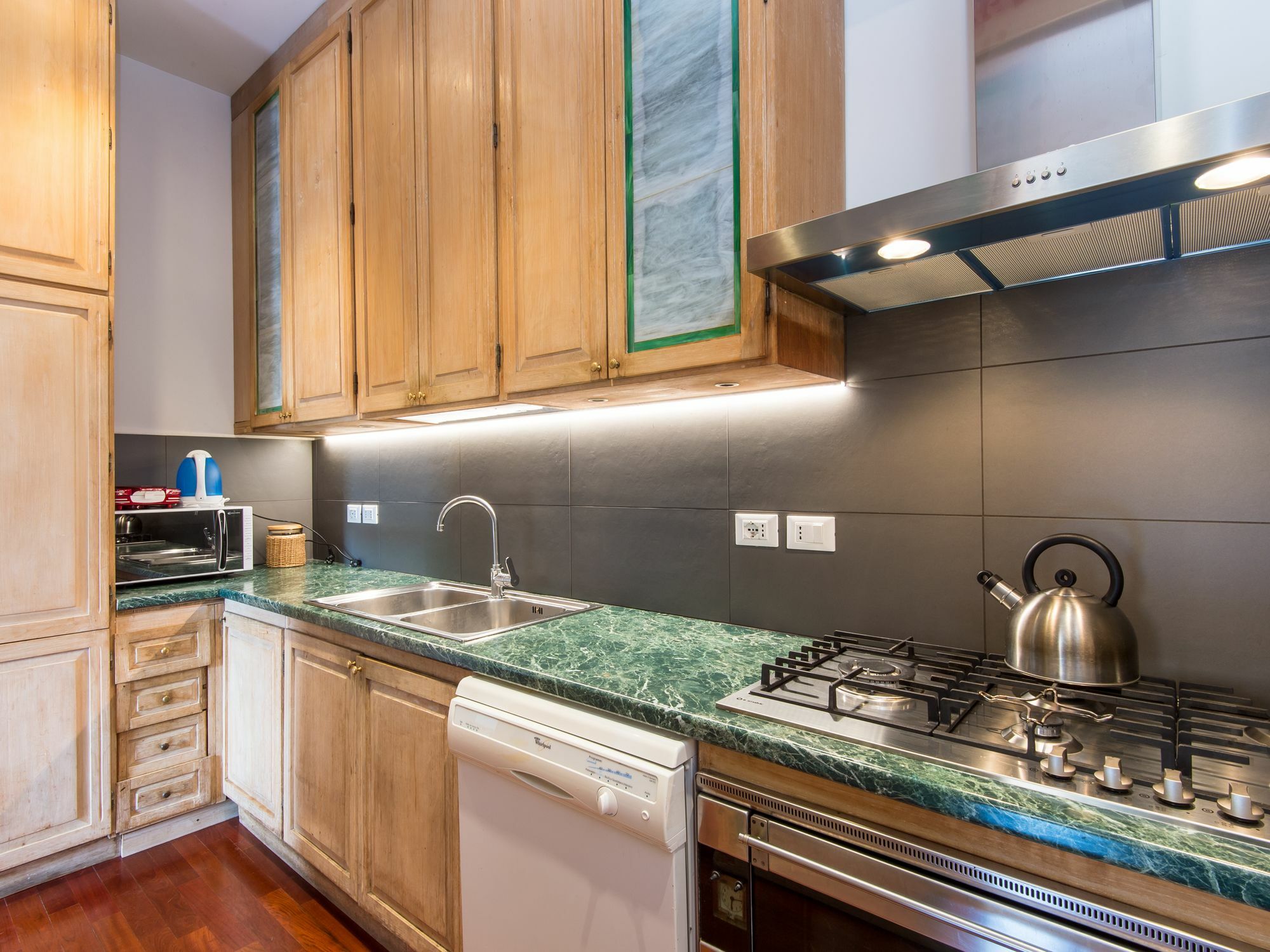 Monti Colors Apartment Рим Екстериор снимка